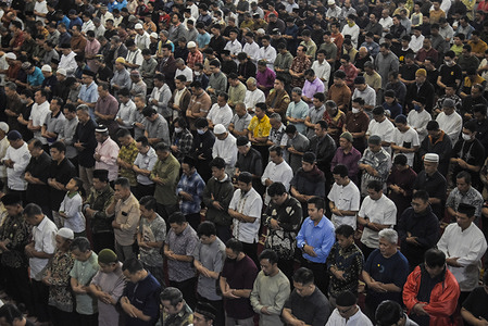 Muslims perform the first Friday prayer during the holy month of Ramadan at the Pusdai mosque. Indonesian Muslims began worshiping the holy month of Ramadan 1445 Hijriah on March 12.