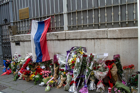 Many flowers were laid in front of the Russian embassy in Rome to pay homage to the victims of the terrorist attack on Crocus City Hall - the largest concert hall in Moscow - in which 143 people lost their lives.