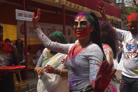 People are celebrating the Holi festival, the festival of color in Kolkata.