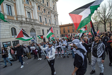 Demonstration in Rome - and other Italian cities - against the genocide of the Palestinian people, commemorating 'Earth Day' .