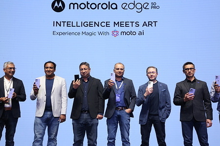 T.M. Narasimhan is the managing director (MD) of Motorola's mobile business in India, Rubin Castano ,leads Customer, Experience, Prashanth Mani, Executive Director
during the launch of motorola edge 50 pro