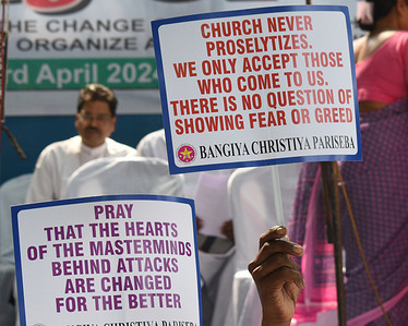 The United State Forum of Catholics and Protestants of West Bengal  organized a protest rally below the Gandhi statue, marching through different parts of Kolkata against the continuous attacks on minorities. It was attended by nuns and believers from various districts of West Bengal. Representatives of Christian communities from Eastern and North Eastern India were also present. Various speakers said that the Christian community is worried and insecure due to the continuous attacks on minorities across the country.