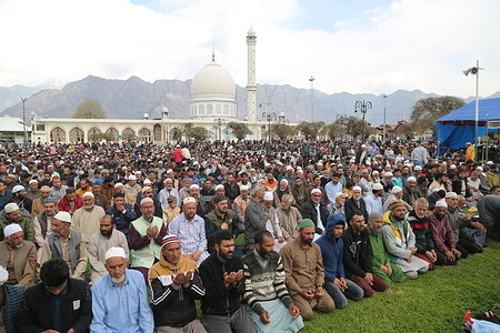 Jumat-ul-Vida, the last Friday of the holy month of Ramzan, is being observed today with religious fervor and gaiety across Jammu and Kashmir. Thousands of worshippers offer Jumat-ul-Vida prayers at Dargah Hazratbal in Srinagar.