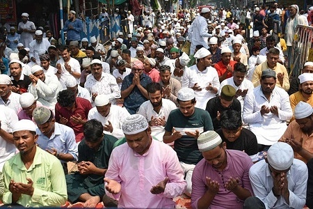 Muslims praying on the street in front of Tipu Sultan Mosque during the month of Ramzan. Muslims who run various businesses in Dharmatala area also participate in the prayers.