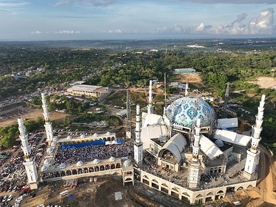 Thousands of Muslims living in Zamboanga attends Eid Salah at Sadik Grand Mosque. The construction of Sadik Grand Mosque is underway and once completed, the 50-hectare complex will be the biggest mosque in the Philippines.