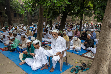 Muslims of Kolkata are offering Eid ul-Fitr prayers at a century old mosque arena after the end of the month-long dawn-to-sunset fasting of Ramadan on 11th April,2024