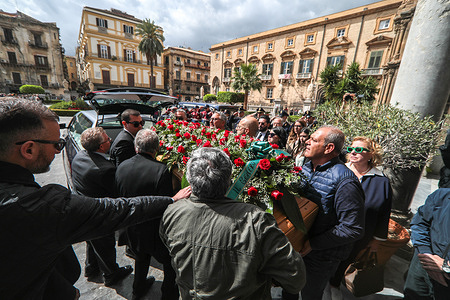 The arrival of Vincenzo Agostino's coffin in the cathedral of Palermo.